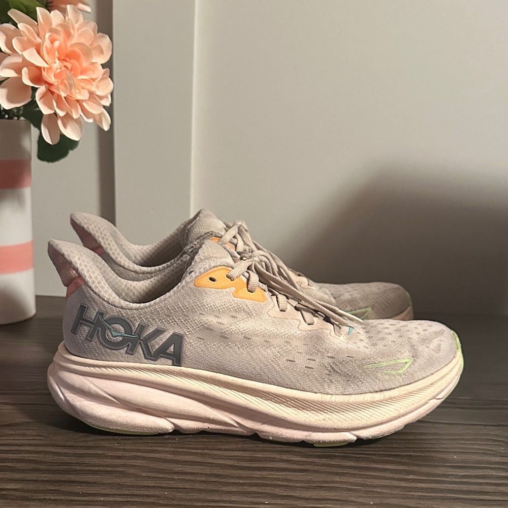 Hoka Clifton 9